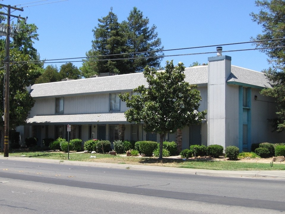 1491-1499 Bellevue Rd in Atwater, CA - Foto de edificio