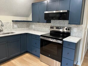102 E Houghton Ave-Unit -B in West Branch, MI - Building Photo - Building Photo
