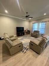 16052 Summer Gdns Ave in Baton Rouge, LA - Building Photo - Building Photo