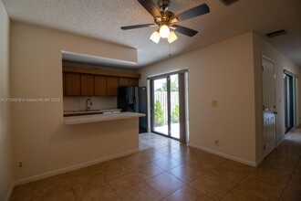 351 Lake Arbor Dr in Palm Springs, FL - Building Photo - Building Photo