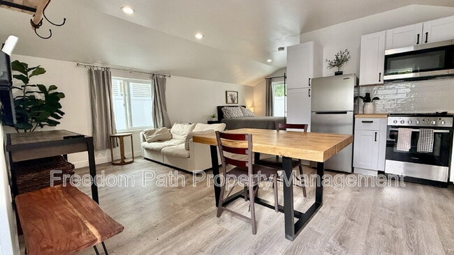 property at 1519 E Montana Ave