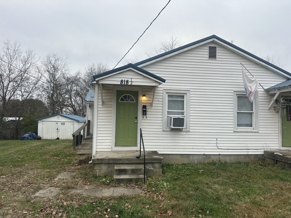 818 Rhodes Dr in Elizabethtown, KY - Building Photo