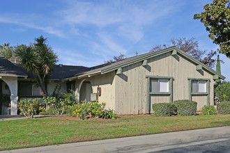 Sierra Grande Apartments in Fresno, CA - Foto de edificio - Building Photo