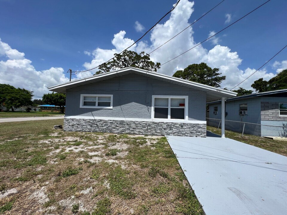 1601 N 18th St in Fort Pierce, FL - Building Photo