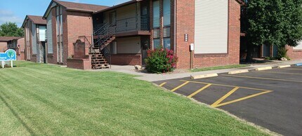 The Willows in Wichita, KS - Building Photo - Building Photo