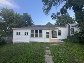 259 S 10th St in Burlington, IA - Building Photo