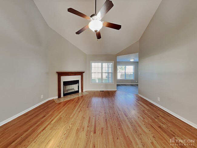 3759 S Cindy Jo Dr in Clarksville, TN - Building Photo - Building Photo