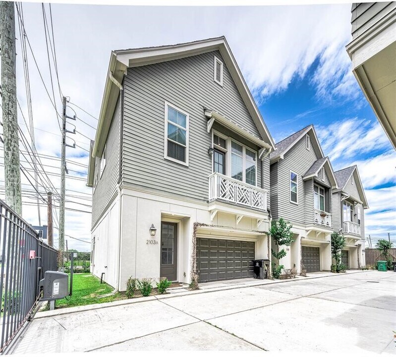 2103 Naomi St in Houston, TX - Foto de edificio