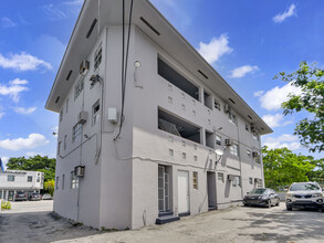 3424 W Flagler St in Miami, FL - Building Photo - Building Photo