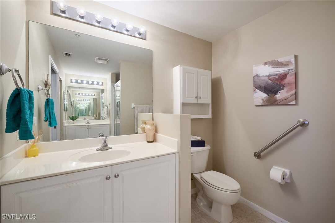 4000 Loblolly Bay Dr in Naples, FL - Building Photo