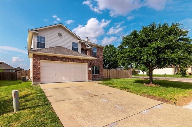 200 Almquist St in Hutto, TX - Building Photo - Building Photo