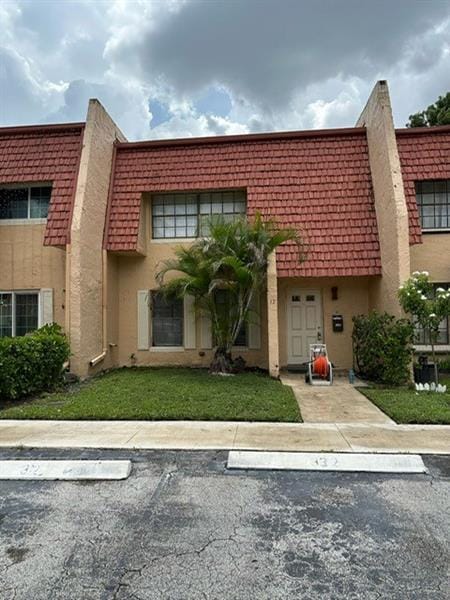 32 Spinning Wheel Ln