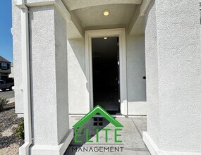 14 Aurum Park Ct in Sacramento, CA - Building Photo - Building Photo