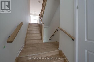 10 George Bales Ln in Richmond Hill, ON - Building Photo - Building Photo
