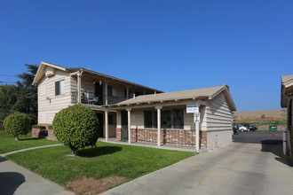 Royal Oakdale Apartments in El Cajon, CA - Building Photo - Building Photo