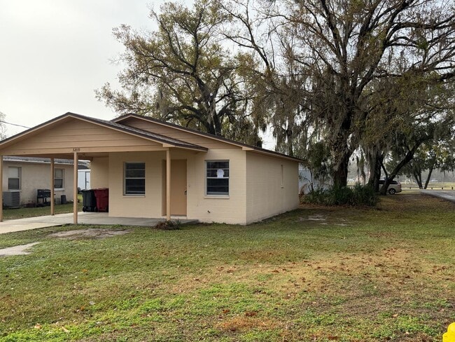 3209 W Delaware Ave in Plant City, FL - Building Photo - Building Photo