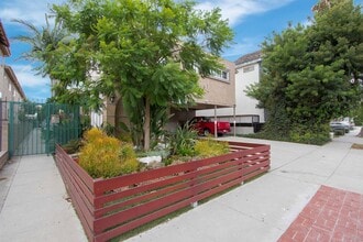 12737 Pacific Ave in Los Angeles, CA - Building Photo - Building Photo