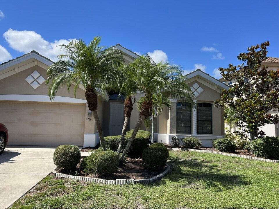 5279 Visionary Ct in Sarasota, FL - Building Photo