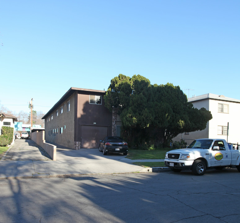 1005 W Angeleno Ave in Burbank, CA - Building Photo