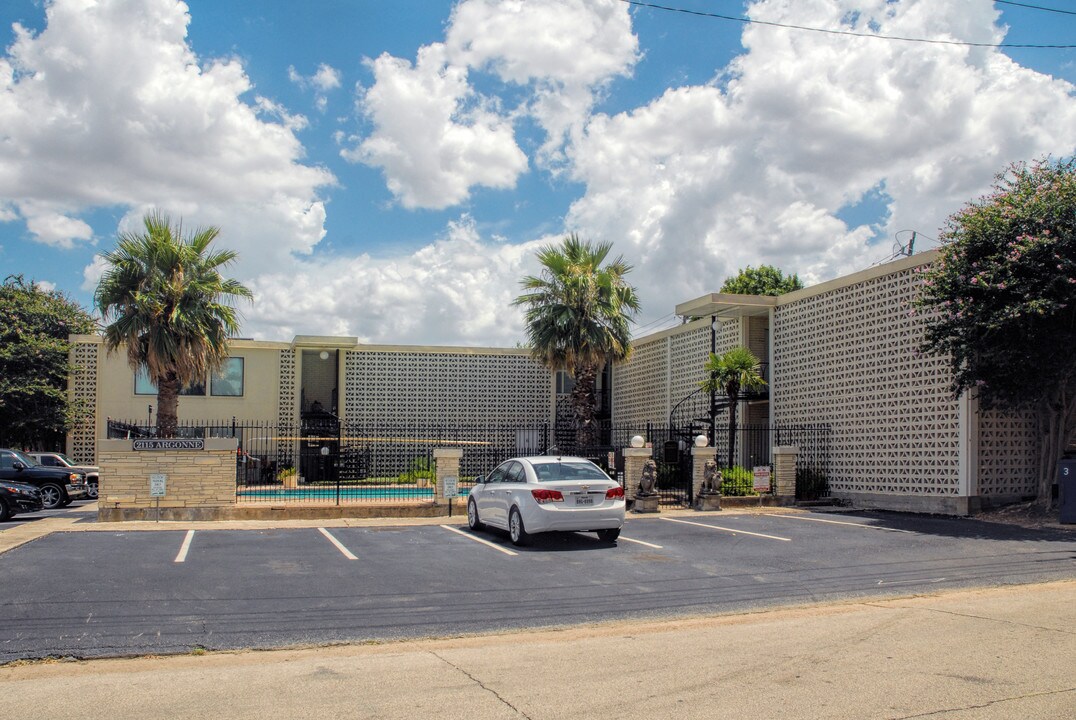 Argonne Apartments in Houston, TX - Building Photo