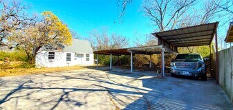 2604 N Locust St in Denton, TX - Building Photo