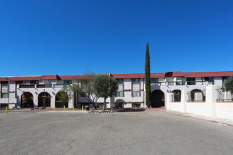 Barcelona Manor Condominiums in Tucson, AZ - Building Photo - Building Photo