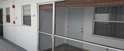 1700 Cleveland St in Hollywood, FL - Building Photo - Building Photo