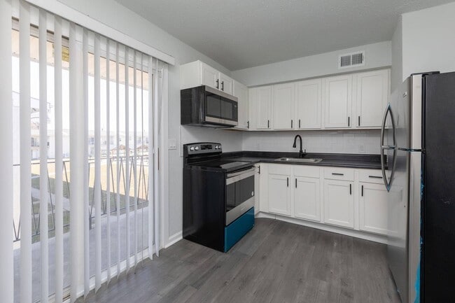 Christiana Pointe Apartments in Wilmington, DE - Foto de edificio - Building Photo