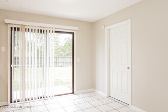 1658 Wainwright St SE in Palm Bay, FL - Foto de edificio - Building Photo