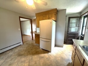 6 Lydall St in Manchester, CT - Building Photo - Building Photo