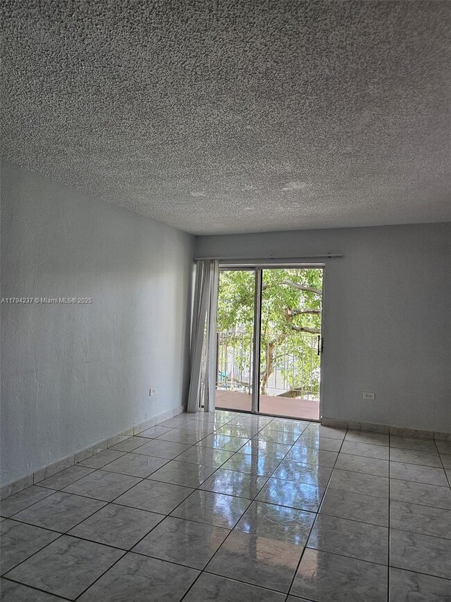 8101 SW 73rd Ave in Miami, FL - Building Photo - Building Photo