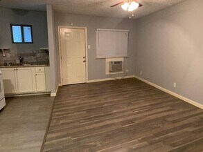 4811 Oakland St-Unit -08 in Houston, TX - Building Photo - Building Photo