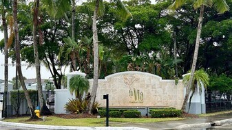 155 NW 96th Ter, Unit 201 in Pembroke Pines, FL - Building Photo