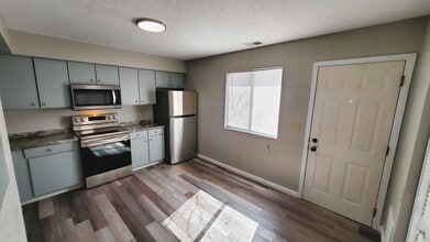 Boyson Row Townhomes in Hiawatha, IA - Building Photo - Building Photo