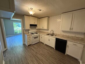 24 S Wakefield Dr in Little Rock, AR - Building Photo - Building Photo