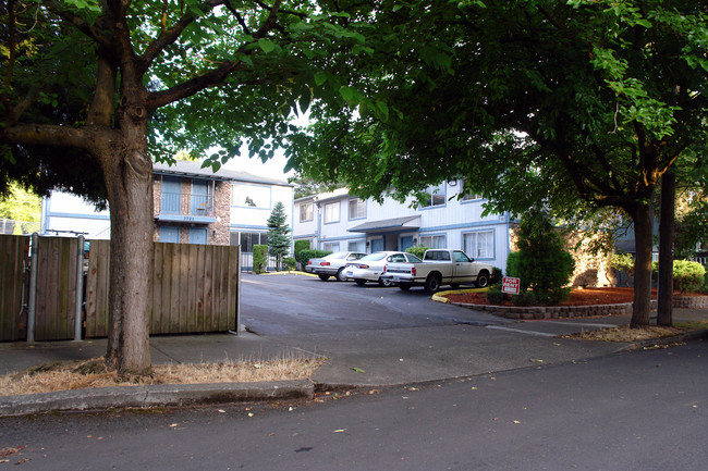 3721 SE 13TH Ave in Portland, OR - Building Photo - Building Photo