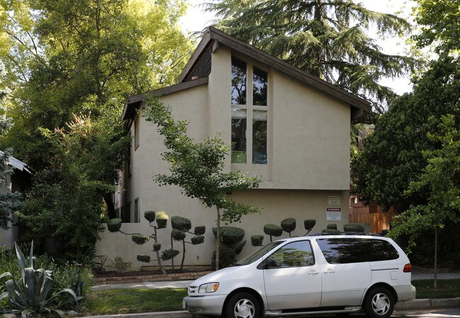 2421 E St in Sacramento, CA - Building Photo - Building Photo