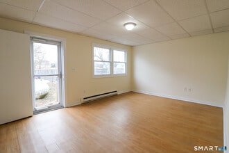 374 Main St in East Lyme, CT - Building Photo - Building Photo