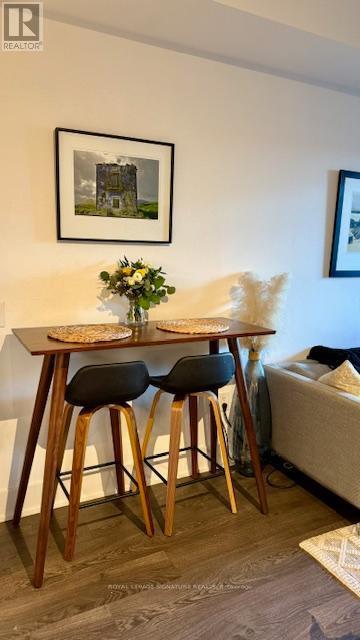 1888 Queen St E in Toronto, ON - Building Photo - Building Photo