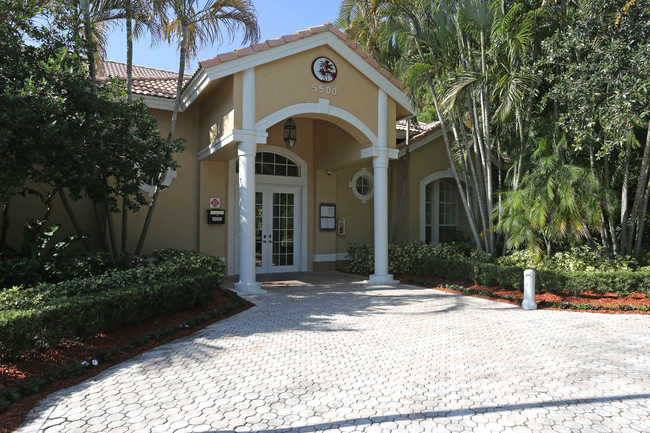 Club Caribe Apartments in Coconut Creek, FL - Building Photo - Building Photo