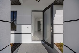 1053 Marine Ave S in Lehigh Acres, FL - Foto de edificio - Building Photo