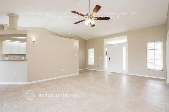 23156 Hillsdale Ave in Port Charlotte, FL - Foto de edificio - Building Photo