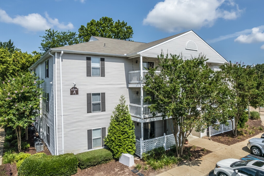 Shadow Lake Apartments in Flowood, MS