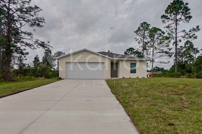 1128 Hayes Ave S in Lehigh Acres, FL - Building Photo