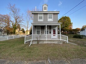112 Laurel St in Beverly, NJ - Building Photo