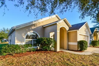 4073 Waltham Forest Dr in Tavares, FL - Building Photo - Building Photo