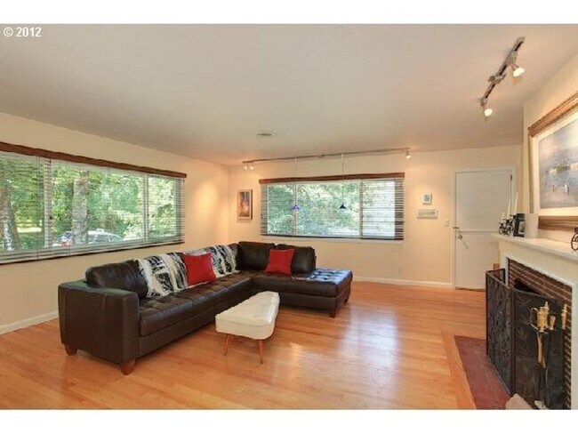 7280 SW 83rd Ave in Portland, OR - Foto de edificio - Building Photo