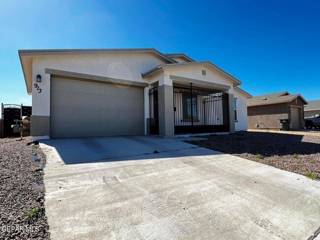 913 Galaxia Dr in Horizon City, TX - Building Photo - Building Photo