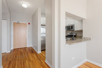 1717 S Prairie Ave, Unit 1508 in Chicago, IL - Building Photo - Building Photo