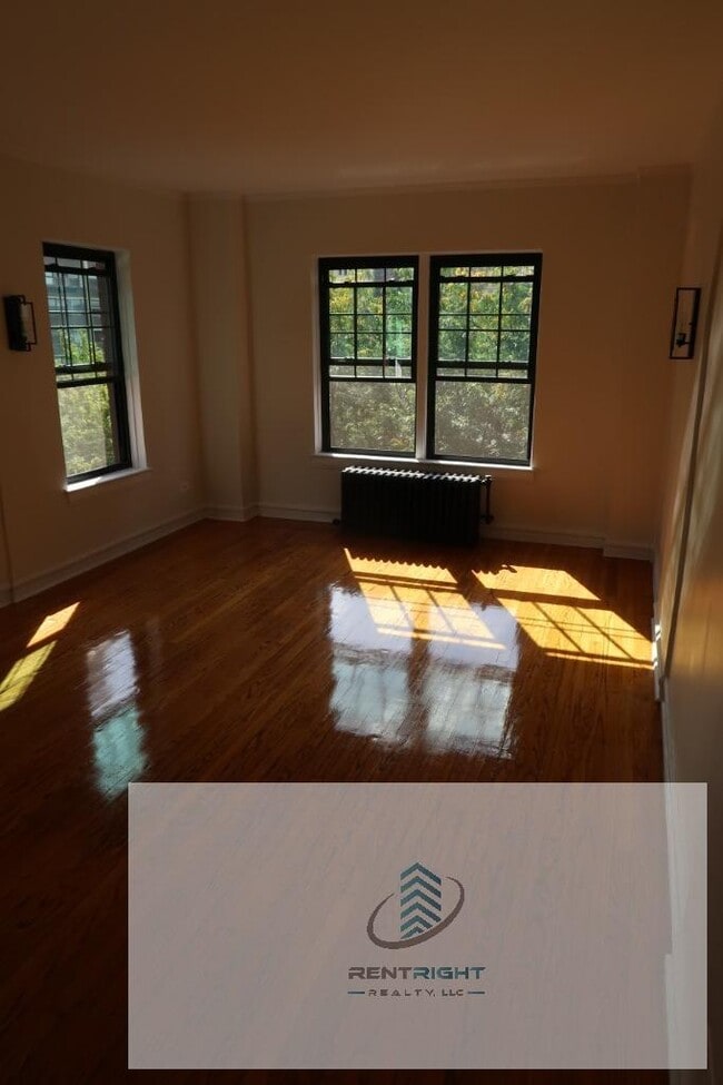 property at 426 W Briar Pl